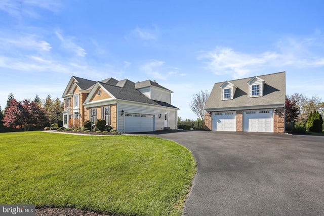 view of front of house featuring aphalt driveway and a front yard