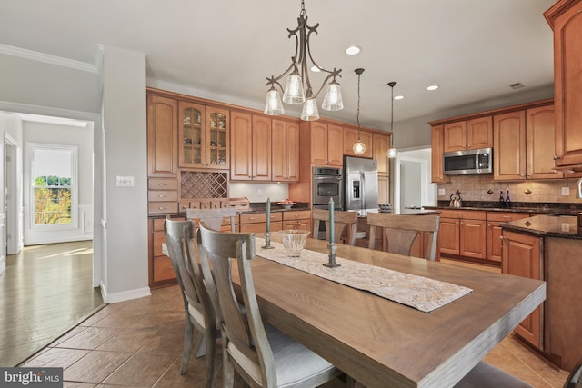 dining room with recessed lighting, baseboards, and crown molding