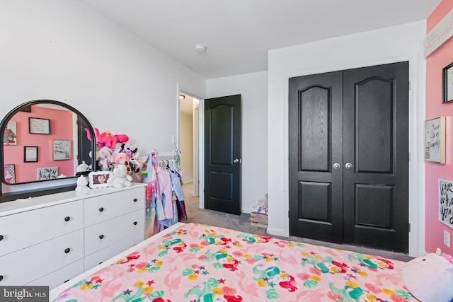 bedroom with carpet and a closet