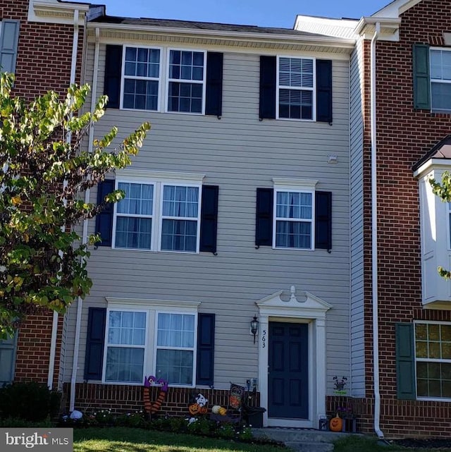townhome / multi-family property with brick siding
