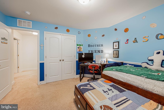 bedroom featuring carpet flooring, a closet, visible vents, and baseboards