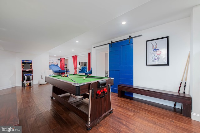 game room with wood finished floors, pool table, a barn door, baseboards, and recessed lighting
