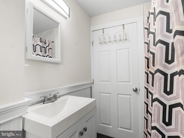 207 Matthes Ave, Wilmington, DE 19804 - bathroom with vanity and wainscoting
