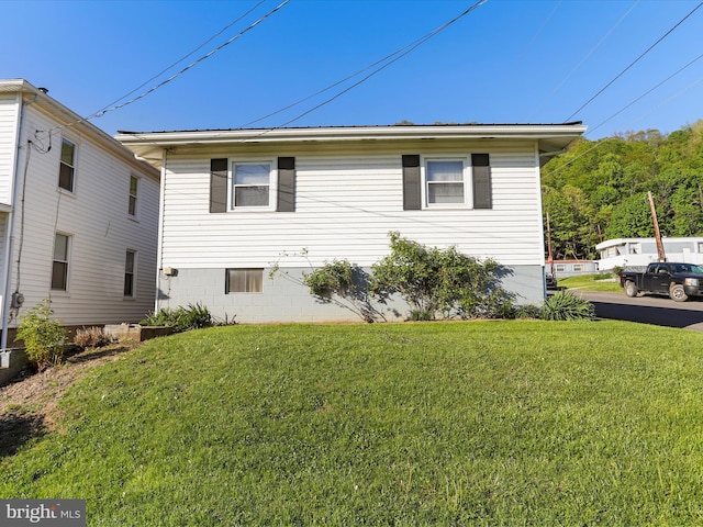 exterior space featuring a lawn