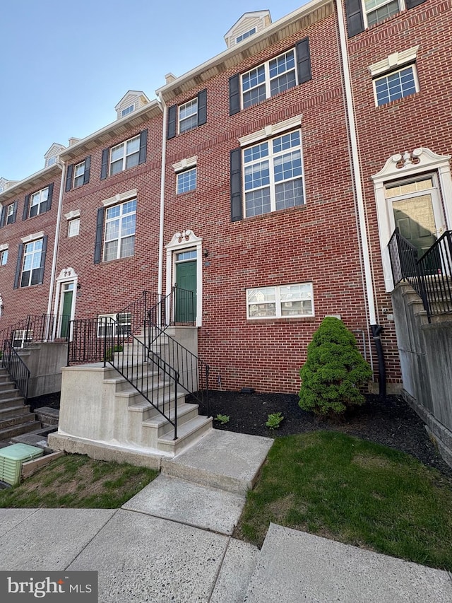 townhome / multi-family property featuring brick siding