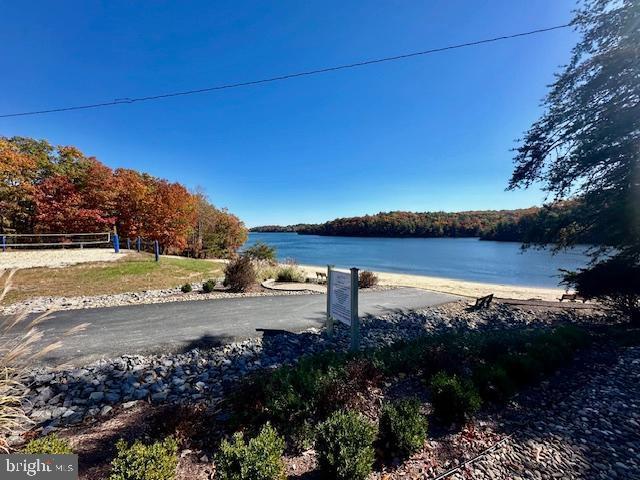 905 Lakeview Dr, Cross Junction, VA 22625