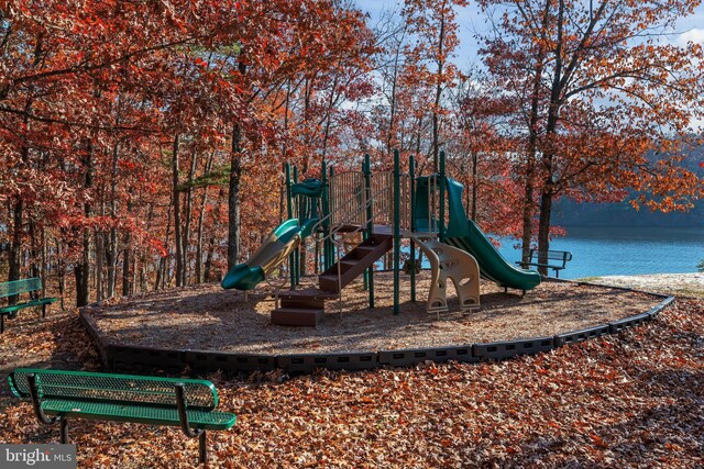 905 Lakeview Dr, Cross Junction, VA 22625
