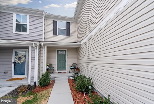 102 Magnolia Dr, Elkton, MD 21921 - property entrance with covered porch