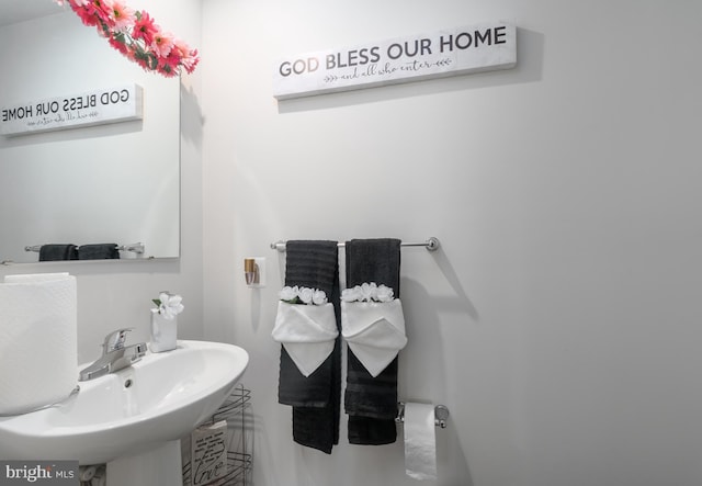 102 Magnolia Dr, Elkton, MD 21921 - bathroom with a sink