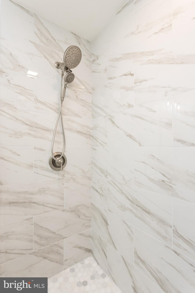 details featuring a tile shower
