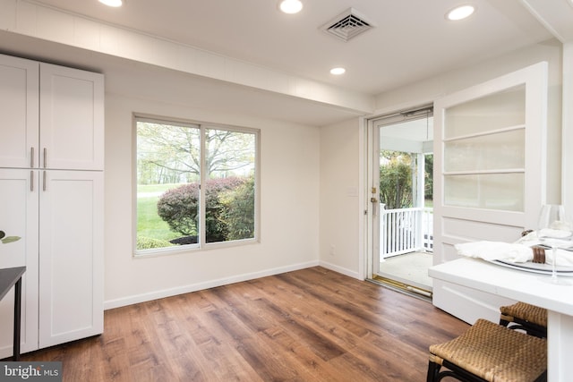 entryway featuring wood finished floors, visible vents, plenty of natural light, and baseboards