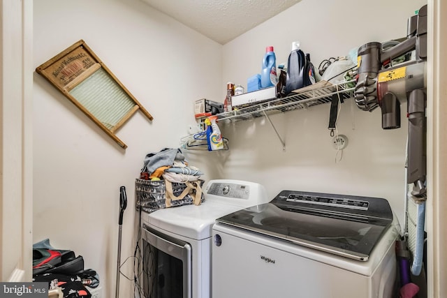 5135 Clark Canning House Rd, Federalsburg, MD 21632 - washroom featuring washing machine and clothes dryer and a textured ceiling