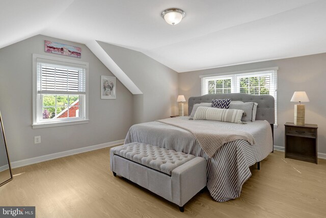 6825 Kincaid Ave, Falls Church, VA 22042 - bedroom featuring light wood-style floors, baseboards, and vaulted ceiling