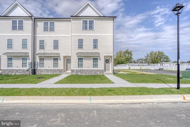 238 Rojan Rd Unit 15, Dover, DE 19901 - view of property with board and batten siding and a front yard