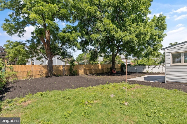 916 N Kresson St, Baltimore, MD 21205 - view of yard featuring a fenced backyard