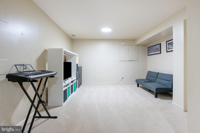 5433 Lomax Way, Woodbridge, VA 22193 - living area with light colored carpet and baseboards