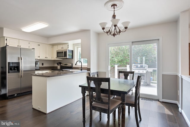 5433 Lomax Way, Woodbridge, VA 22193 - dining room with dark wood finished floors, a chandelier, and baseboards
