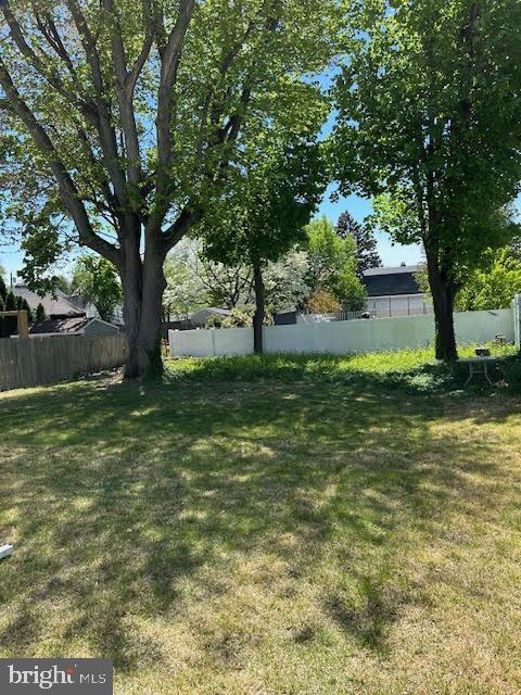 2081 S Olden Ave, Hamilton, NJ 08610 - view of yard featuring fence