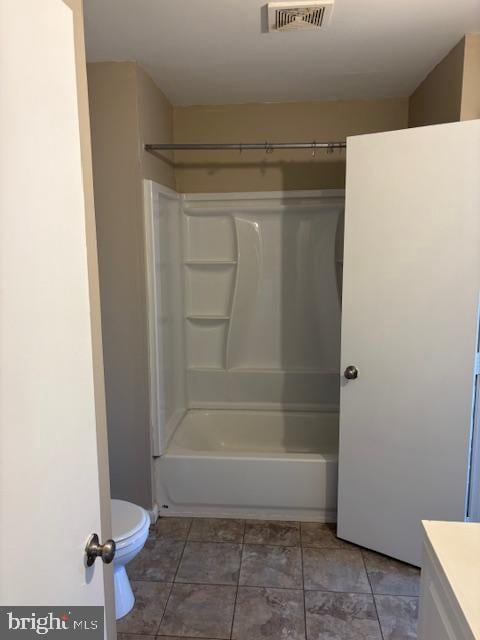 full bath featuring shower / bathtub combination, toilet, visible vents, and vanity