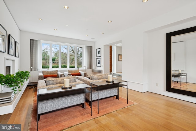 living area with recessed lighting and light wood finished floors