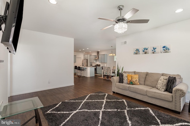 living area with dark wood-style flooring, a ceiling fan, baseboards, recessed lighting, and visible vents