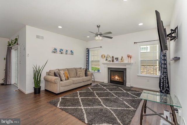 living area featuring recessed lighting, baseboards, visible vents, and wood finished floors