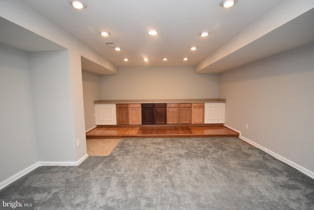 finished basement with visible vents, recessed lighting, carpet flooring, and baseboards