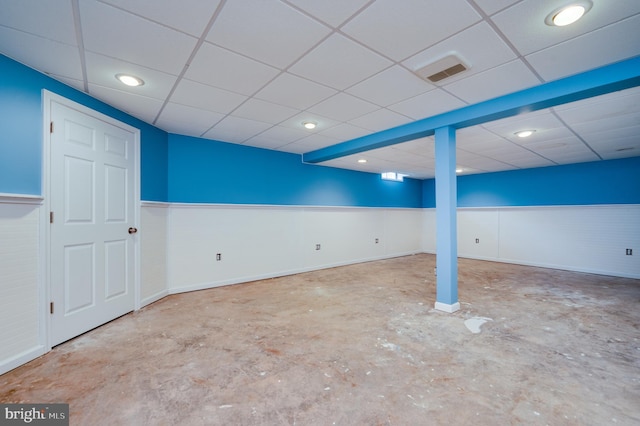 finished basement featuring visible vents, recessed lighting, baseboards, and a drop ceiling