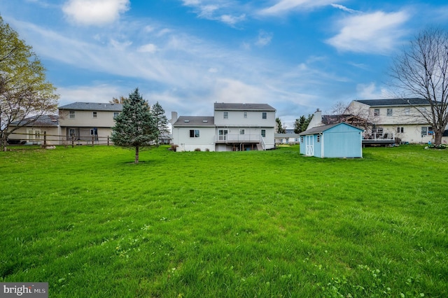 view of yard featuring an outdoor structure and a storage unit