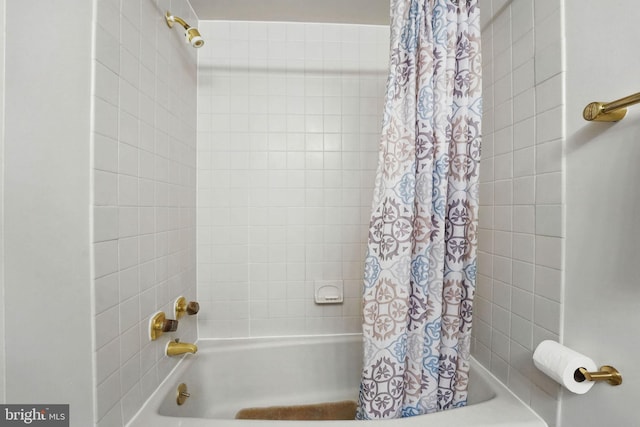 full bathroom featuring shower / tub combo with curtain