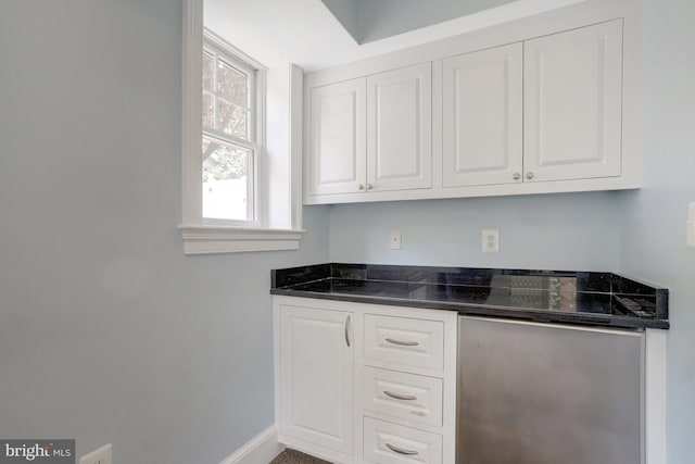 bar featuring baseboards