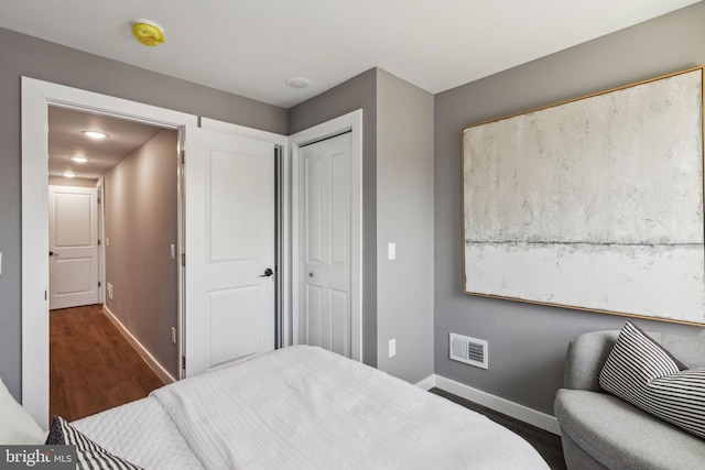 2536 N Lee St, Philadelphia, PA 19125 - bedroom featuring dark wood-style flooring, baseboards, and a closet