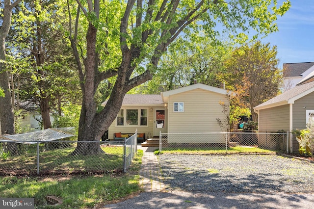 view of front of house featuring a fenced front yard