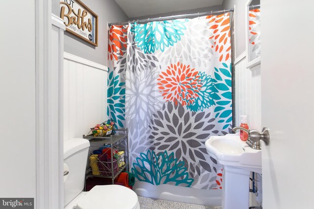 bathroom featuring toilet
