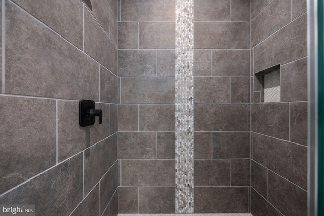 details with a tile shower