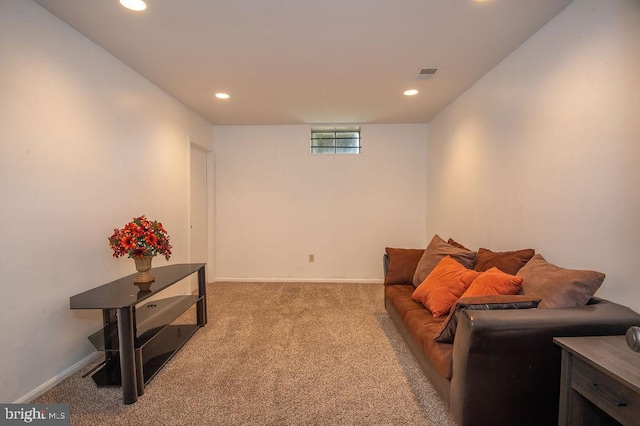 living room with baseboards, visible vents, carpet floors, and recessed lighting