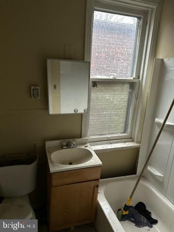 2510 Agate St, Harrisburg, PA 17110 - bathroom with toilet, a bathtub, and vanity