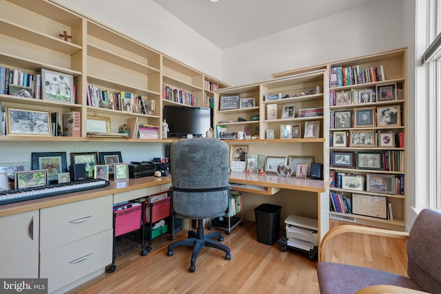 23 Deerfield Rd, Lancaster, PA 17603 - home office with wood finished floors and built in study area