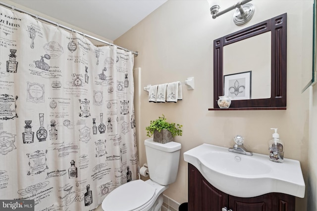 full bath with toilet, a shower with shower curtain, and vanity