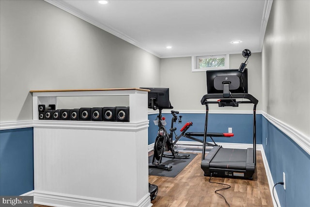 workout area with recessed lighting, baseboards, ornamental molding, and wood finished floors