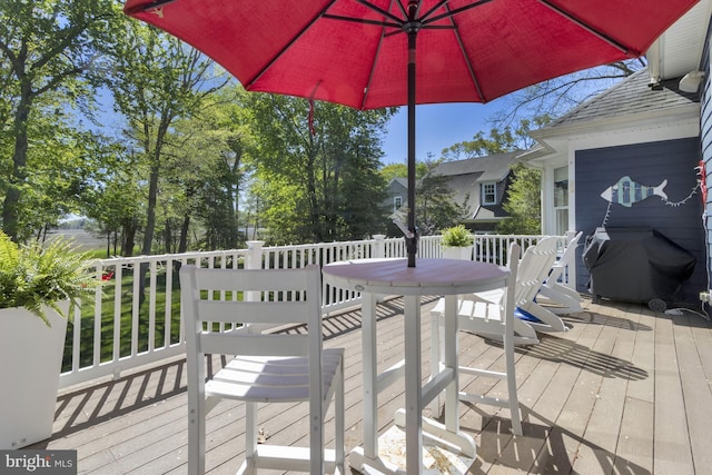 deck with outdoor dining space