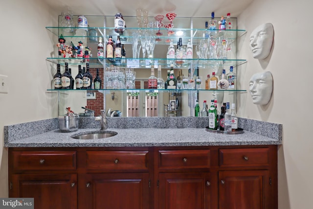 10204 Aspen Willow Dr, Fairfax, VA 22032 - view of indoor wet bar
