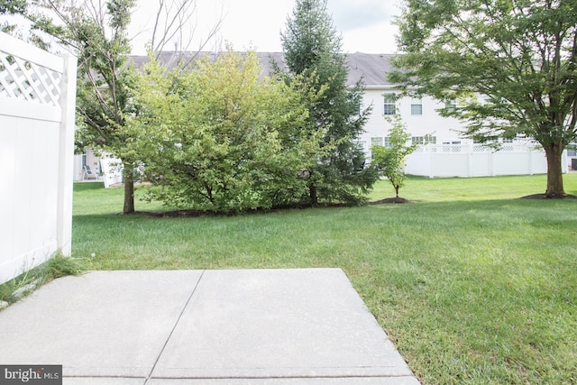 view of yard featuring fence and a patio area