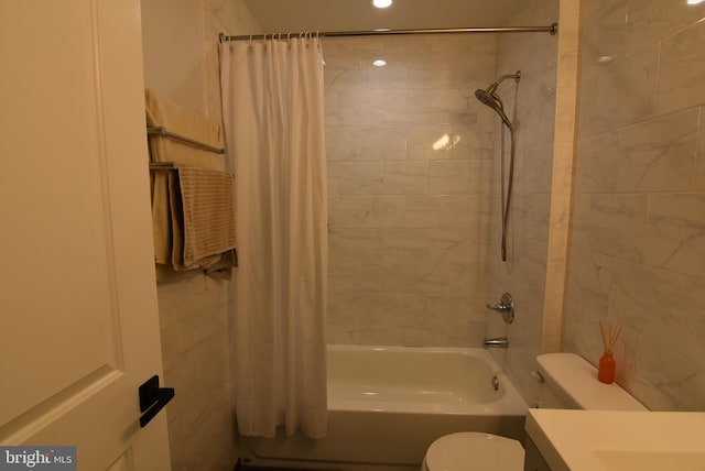 full bath with recessed lighting, shower / bath combo with shower curtain, toilet, and vanity