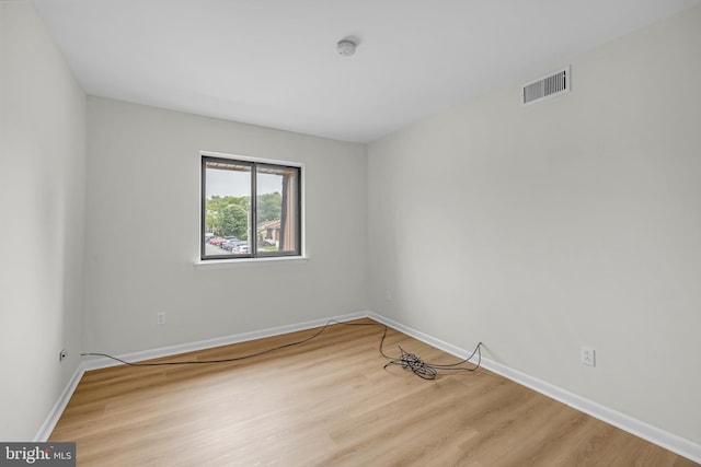 5414 Valley Green Dr Unit D4, Wilmington, DE 19808 - spare room featuring wood finished floors, baseboards, and a smoke detector