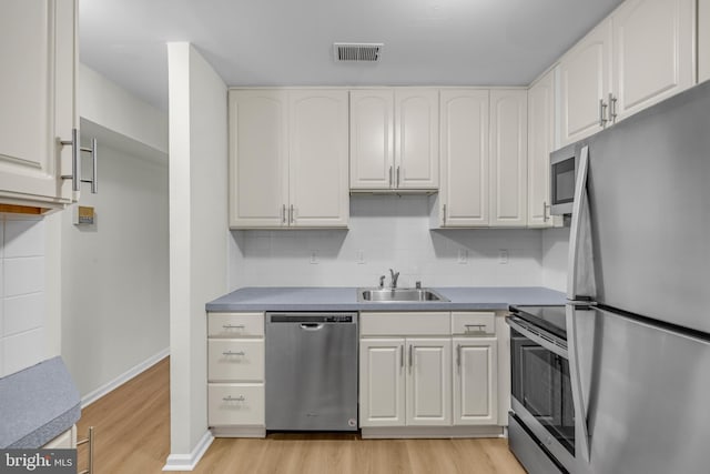5414 Valley Green Dr Unit D4, Wilmington, DE 19808 - kitchen featuring appliances with stainless steel finishes, a sink, light wood finished floors, decorative backsplash, and baseboards
