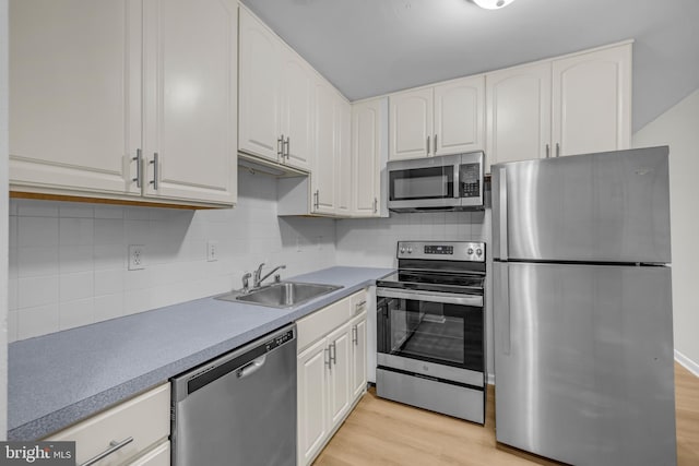 5414 Valley Green Dr Unit D4, Wilmington, DE 19808 - kitchen featuring stainless steel appliances, a sink, white cabinetry, and light wood-style flooring