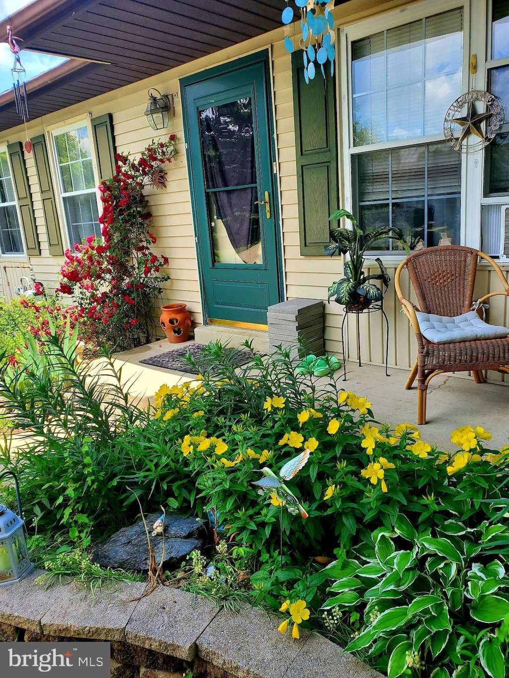 doorway to property featuring a porch