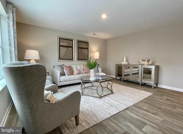 living room featuring recessed lighting, wood finished floors, and baseboards