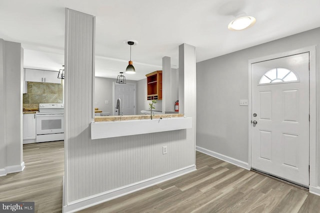 entryway with light wood-type flooring and baseboards